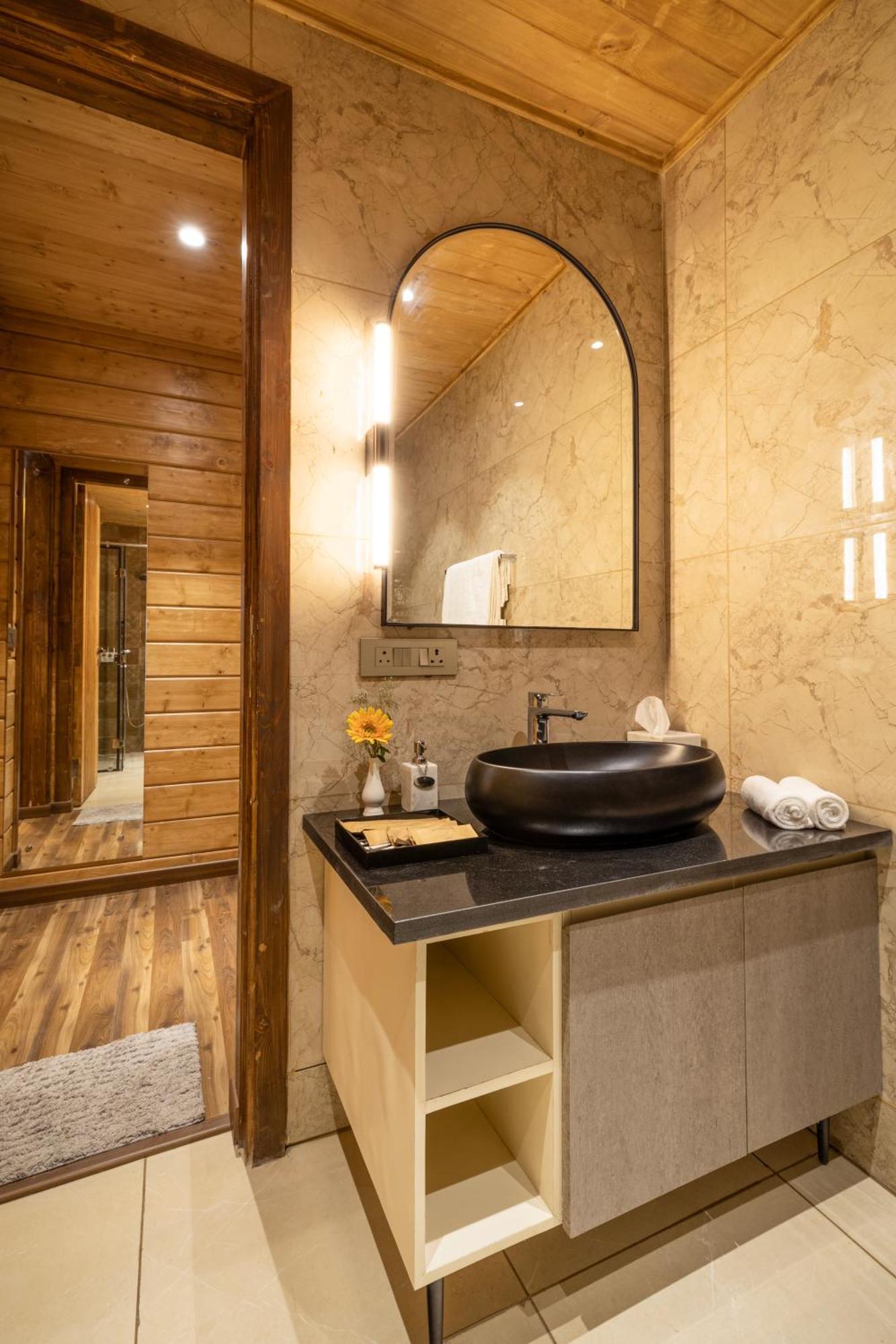Ama Stays & Trails Kashi House, ริชิเคช ภายนอก รูปภาพ