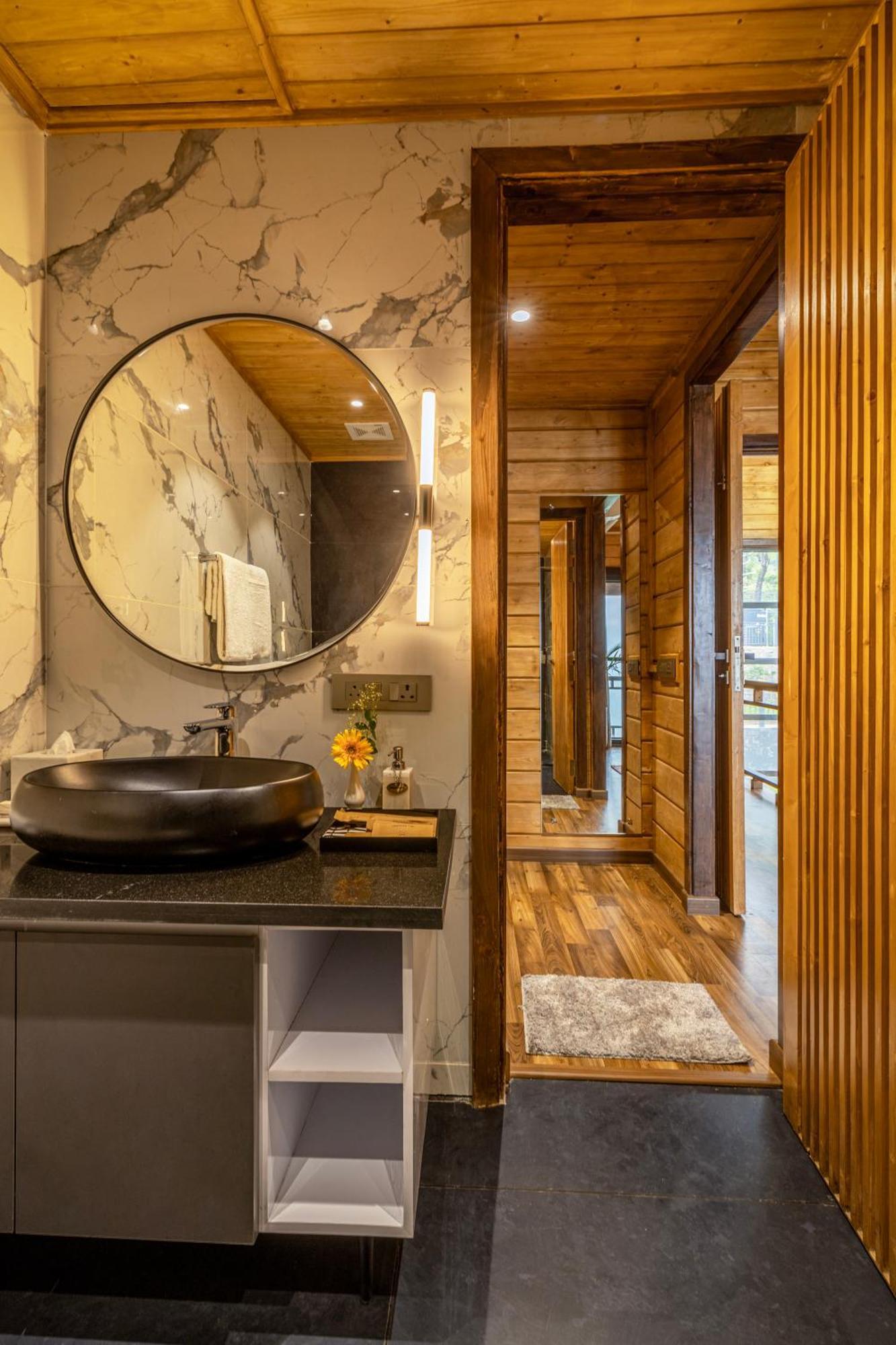 Ama Stays & Trails Kashi House, ริชิเคช ภายนอก รูปภาพ