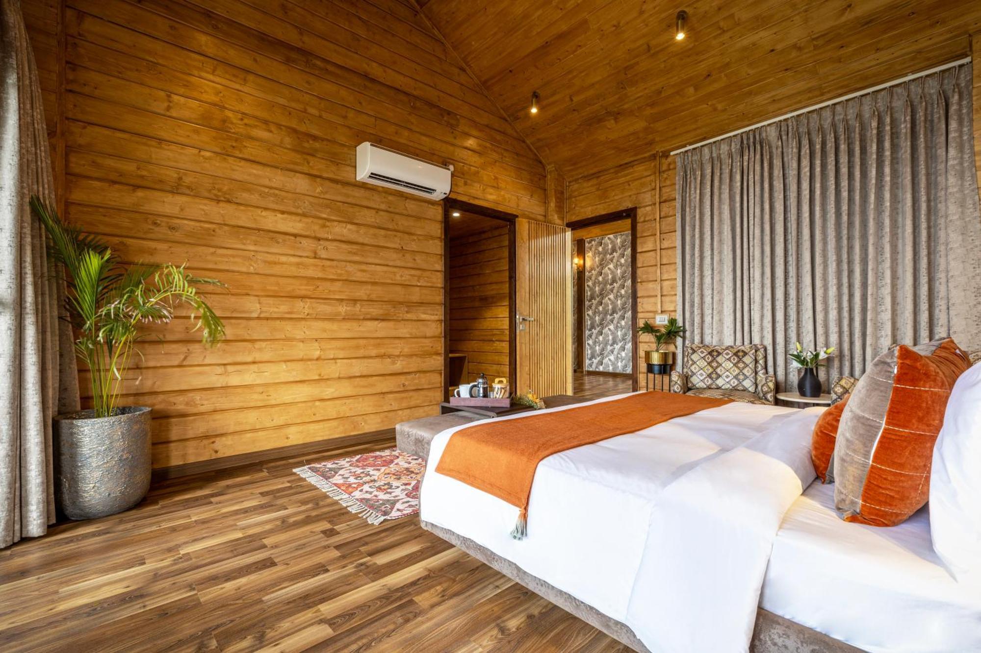 Ama Stays & Trails Kashi House, ริชิเคช ภายนอก รูปภาพ